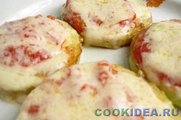 Кабачки, запечёные с помидорами и сыром