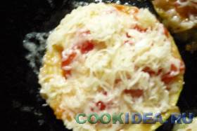 Посыпаем сыром и отправляем в ... Посыпаем сыром и отправляем в ...