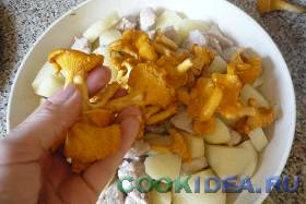 Соединяем лисички с мясом и ...